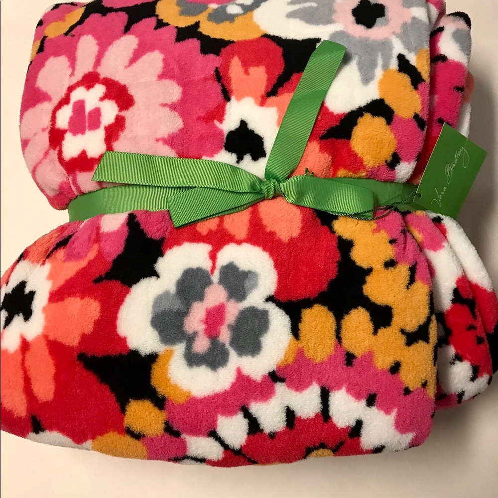 *SOLD* NWT Vera Bradley Blanket in Pixie Blooms